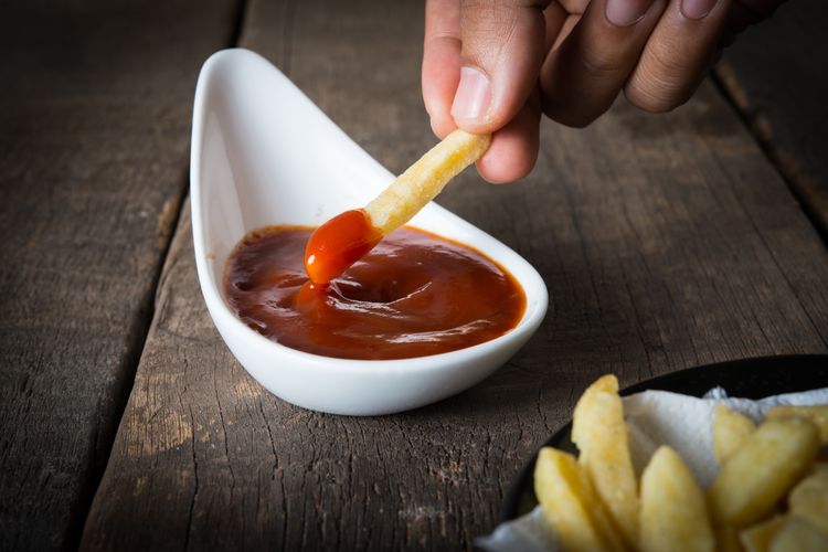 Wajan antilengket, wajan antilengket, teflon anti lengket, Kesalahan yang merusak wajan antilengket, 6 Kesalahan Memasak yang Bikin Rusak Wajan Antilengket, 1. Memasak makanan asam, 2. Menggunakan alat masak berbahan logam, 3. Menyimpan wajan tanpa perlindungan, 4. Membilas wajan panas dengan air dingin, 5. Menggunakan semprotan antilengket, 6. Memanaskan wajan tanpa minyak
