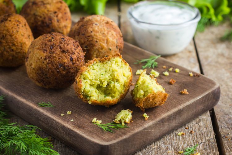resep kroket kentang, cara membuat kroket, resep kroket kentang terigu, camilan gurih praktis, resep kroket kentang untuk 50 biji, Resep Kroket Kentang Tidak Ambyar Saat Digoreng, Ini Takaran Adonannya, Takaran Kulit Kroket yang Tepat, Isian Kroket yang Tidak Berair, Teknik Membentuk Kroket, Proses Pelapisan (Panir) agar Tidak Pecah, Teknik Menggoreng agar Kroket Tetap Utuh, Tips agar Kroket Tidak Ambyar Saat Digoreng