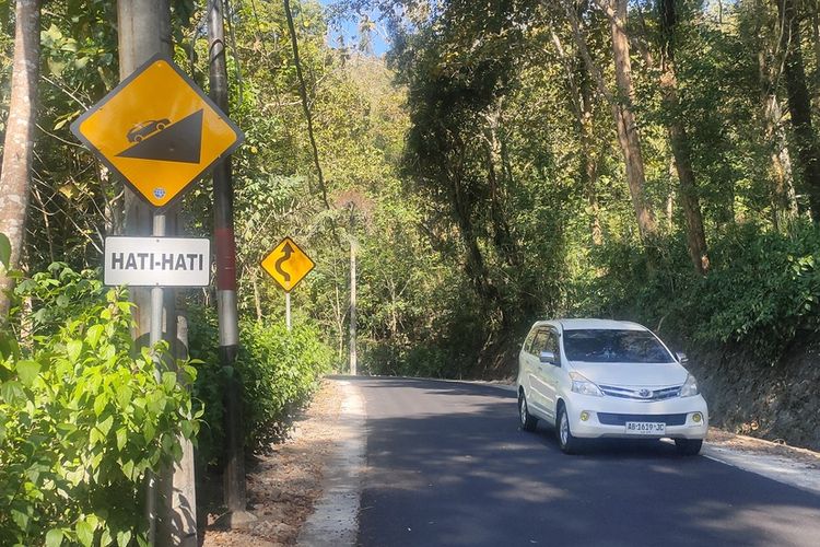 jalan beton, jalan aspal, Awas, Kombinasi Jalan Aspal dan Beton Berbahaya Saat Hujan