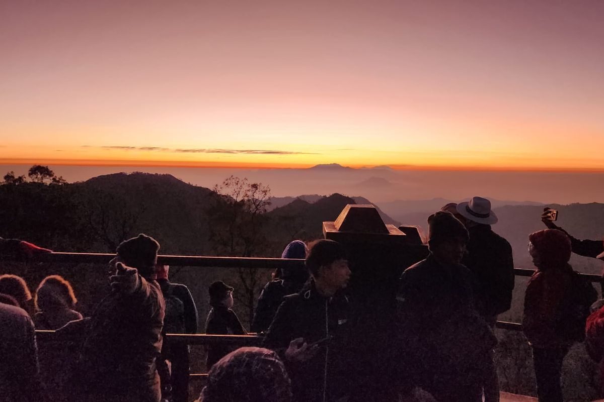 kapan gunung bromo buka, apakah gunung bromo buka saat lebaran, daftar harga tiket wisata gunung bromo, cara pesan tiket masuk gunung bromo online, tips datang ke gunung bromo, Gunung Bromo Buka Lagi pada 2 April 2025, Pengunjung Diimbau Beli Tiket Online