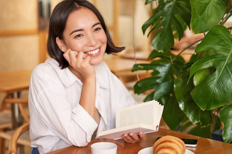 soft spoken, Mengenal Soft Spoken: Arti, Karakter, dan Keunggulannya, Apa Itu Soft Spoken?, Soft Spoken Artinya Apa?, Ciri-Ciri Orang Soft Spoken, Keunggulan Orang Soft Spoken, Perbedaan Soft Spoken dan Pendiam, Soft Spoken dalam Hubungan dan Dunia Kerja, FAQ Seputar Soft Spoken