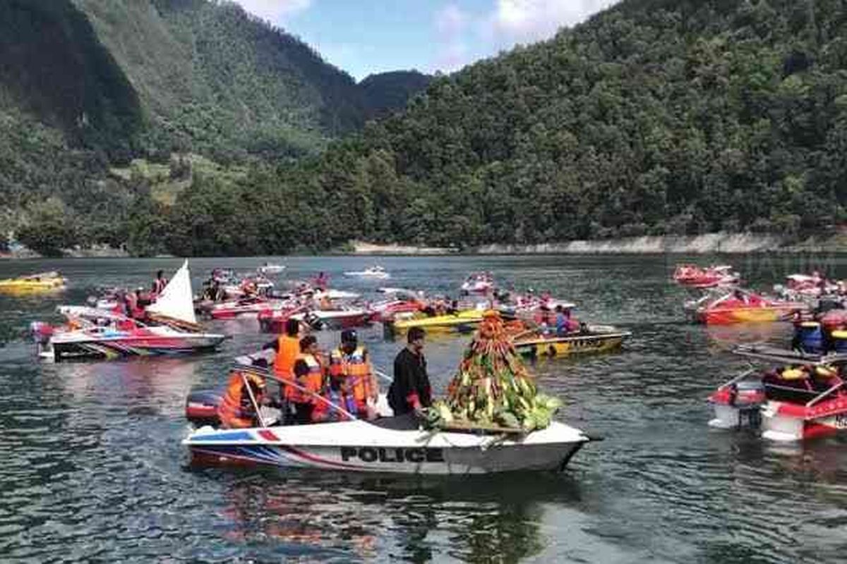 Magetan, Tradisi Labuhan Sarangan Magetan jadi Warisan Budaya Takbenda