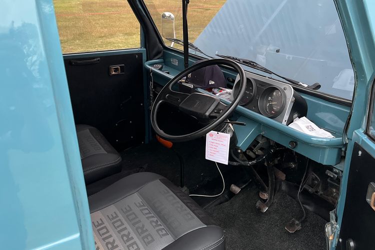modifikasi mobil, Toyota Kijang Doyok, mobil klasik Indonesia, pengalaman Agam, Kijang Doyok: Mobil Klasik Legendaris yang Masih Menggoda, Mobil Klasik Masih Memikat: Toyota Kijang Doyok yang Tak Tergerus Waktu, Menggugah Kenangan dengan "Kijang Doyok", Modifikasi Cerdas Tanpa Mengubah Esensi, Keandalan yang Tak Terbantahkan, Investasi di Mobil Klasik