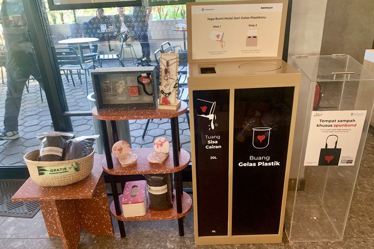 Kopi Kenangan Alam Sutera, kopi kenangan alam sutera 24 jam, kopi kenangan alam sutera drive thru, fasilitas Kopi Kenangan Alam Sutera, Kopi Kenangan Alam Sutera konsep hijau, baru di Kopi Kenangan Alam Sutera, Gerai Hijau Kopi Kenangan Pertama di Alam Sutera, Apa yang Beda?