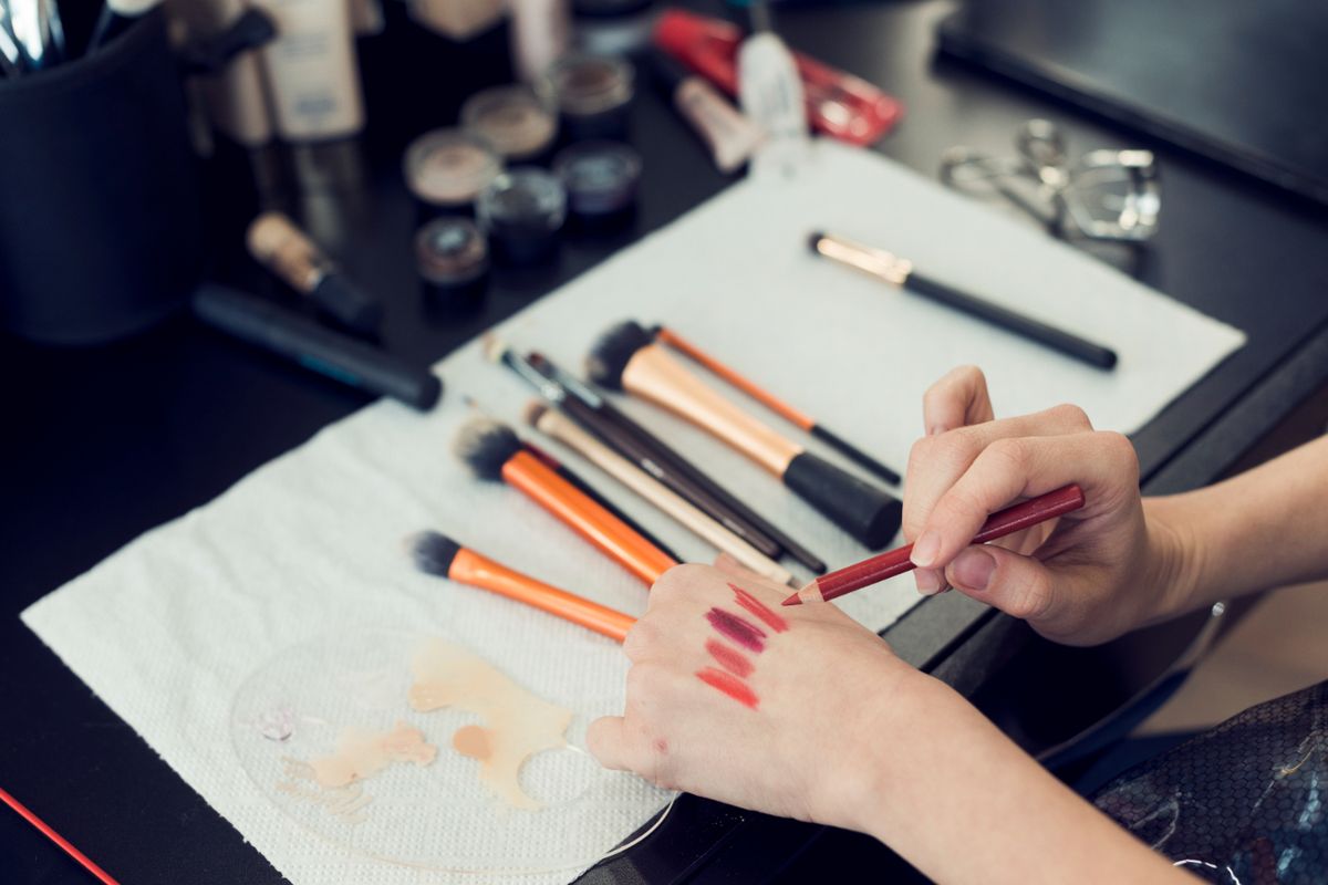 beauty tools, Beauty tools, Sponge makeup, Beauty Blender, Eyelash curler, eyelash curler, beauty blender, makeup pemula, rekomendasi beauty tools, sponge makeup, belajar makeup untuk pemula, belajar makeup, 3 Rekomendasi Beauty Tools untuk yang Baru Belajar Makeup