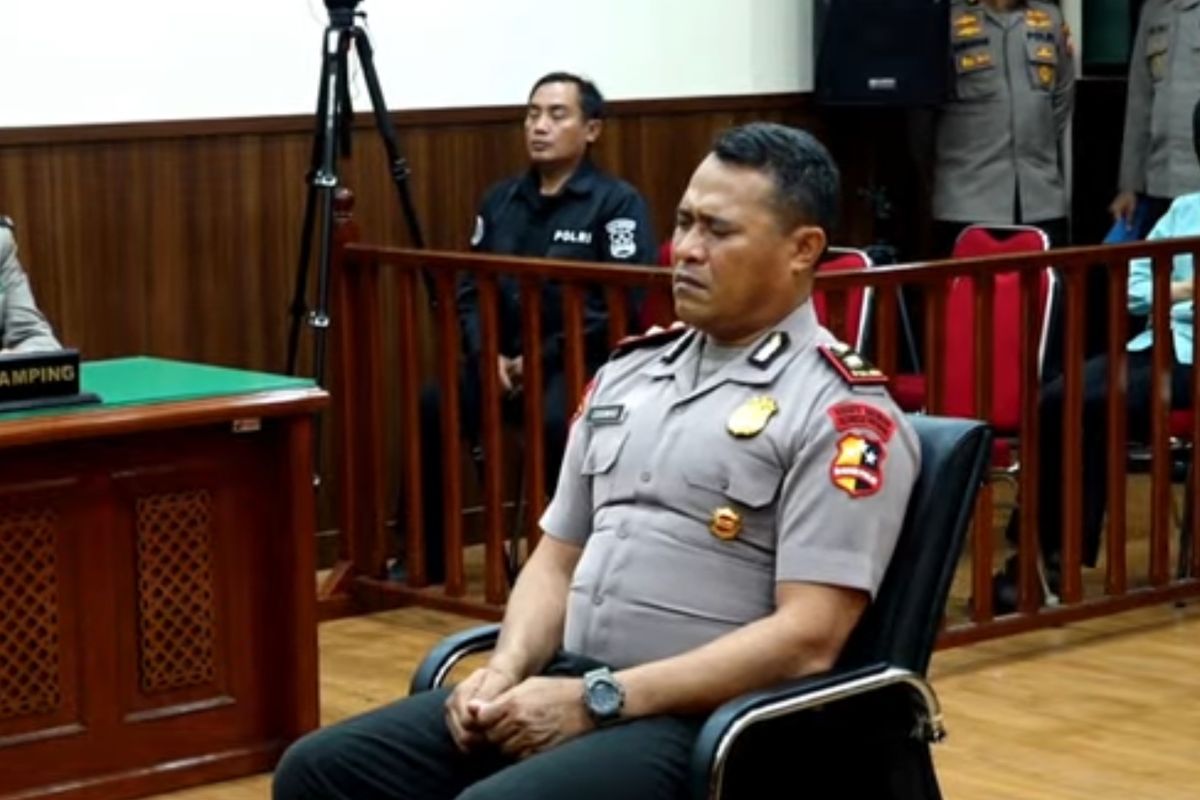 Novel Baswedan, Affan Kurniawan dilindas rantis Brimob, cosmas kaju gae, Kompol Cosmas diberhentikan tidak hormat, Kompol Cosmas diberhentikan tidak hormat dari kepolisian, Kompol Cosmas Dipecat Tidak Hormat, Pernah Terseret Kasus Penyiraman Air Keras Novel Baswedan