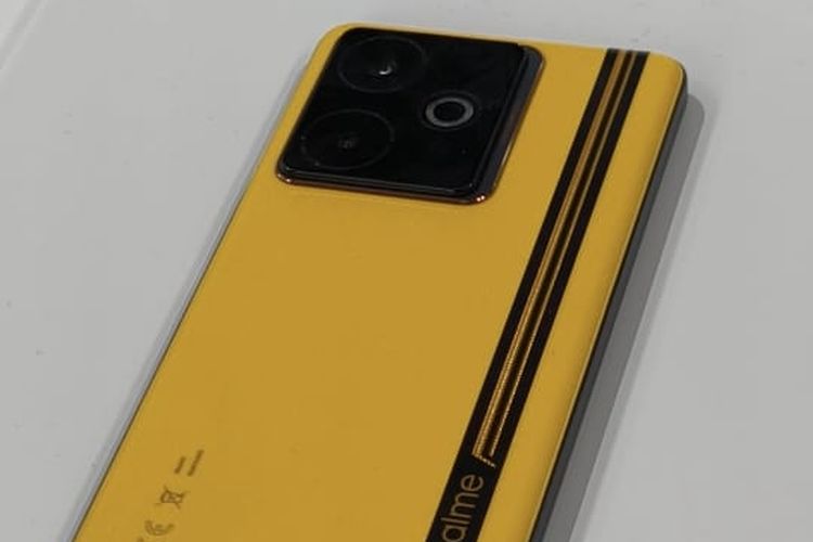Realme, Realme GT 7, Realme GT 7T, realme GT 7, realme gt 7t, Impresi Awal Realme GT 7 dan GT 7T: Sama Ukuran, Beda Nuansa Material dan Finishing
