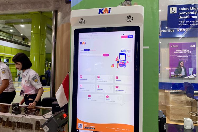 cara check in di stasiun gambir, cara check in kereta api, cara check in kereta api online, cara check in kereta pakai wajah, cara check in kereta api di stasiun, 4 Cara Check-In di Stasiun Gambir, Tidak Harus Cetak Boarding Pass, 1. Check-in menggunakan Face Recognition  , 2. Check-in online via aplikasi Access by KAI, 3. Cetak tiket kereta di mesin, 4. Check-in manual di loket