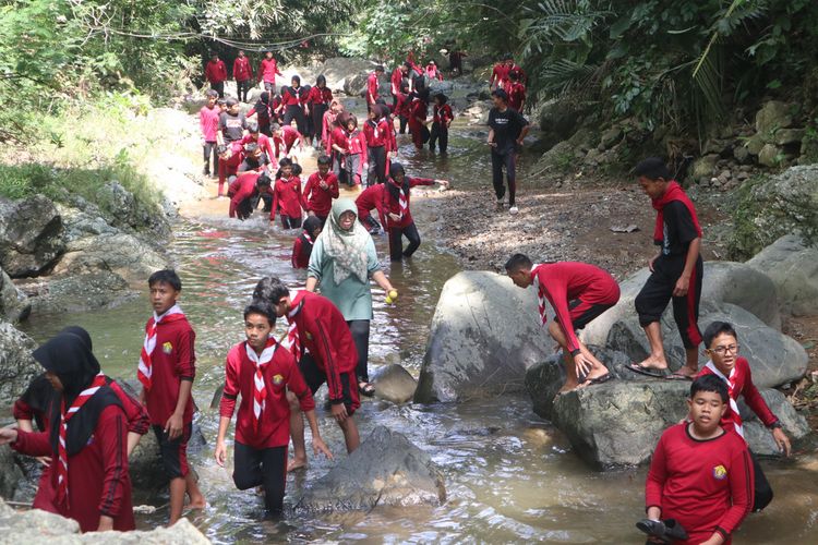 Susur Sungai di Hargotirto Kulon Progo, Ajarkan Anak Peduli Lingkungan