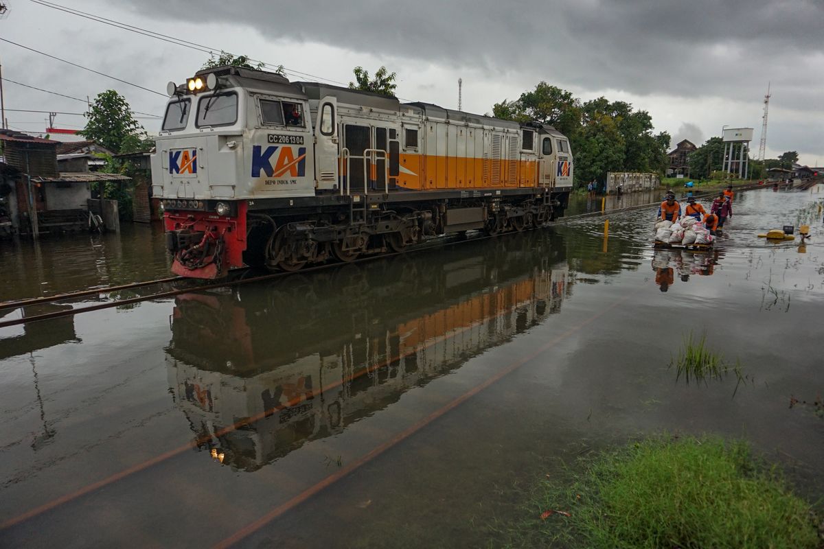 Kereta, Daop 5 Purwokerto, 6 Kereta Dibatalkan di Daop 5 Purwokerto Imbas Jalur Terendam Banjir, Ini Daftarnya