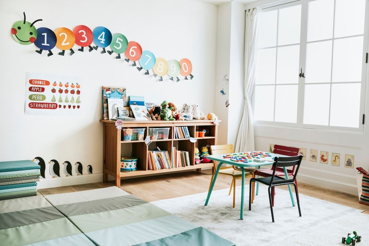 daycare, Ibu bekerja, ibu bekerja, Hari Ibu, Hari Ibu Indonesia, Kisah Ibu, kisah perjuangan ibu, kuat itu ibu, cerita ibu bekerja, cerita inspirasi ibu bekerja, menitipkan anak di daycare, usaha ibu bekerja mengurus anak, Menitipkan Anak ke Daycare, Usaha Para Ibu Bekerja Menjaga Tumbuh Kembang Anak, Keamanan anak terjamin, Membantu menstimulasi anak, Ada kurikulum yang jelas, Anak bersosialisasi, Aman dan nyaman secara lingkungan