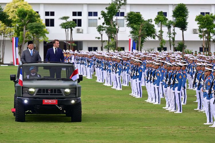 Prabowo, prabowo subianto, Pindad, kendaraan bermotor, maung, otopedia, maung garuda, Maung Garuda Limousine, Presiden RI Prabowo Subianto, mobil Indonesia, Maung Garuda, Mobil Dinas Andalan Prabowo Hasil Buatan Pindad, Dari kendaraan taktis menjadi simbol nasional, Proses pengembangan penuh di dalam negeri, Dari Pope Mobile hingga versi elektrik, Siap diproduksi massal