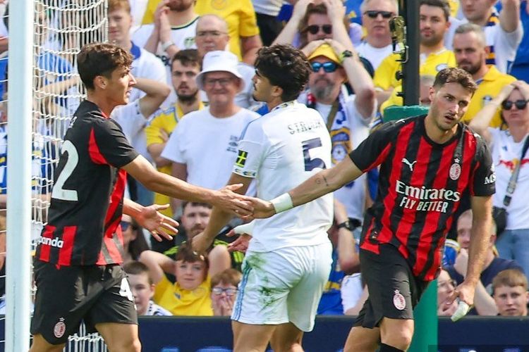Bursa Transfer, Liga Italia, Artem Dovbyk, as roma, AC Milan, Santiago Gimenez, Striker AC Milan Santiago Gimenez Kini Terbuka untuk Barter ke Roma
