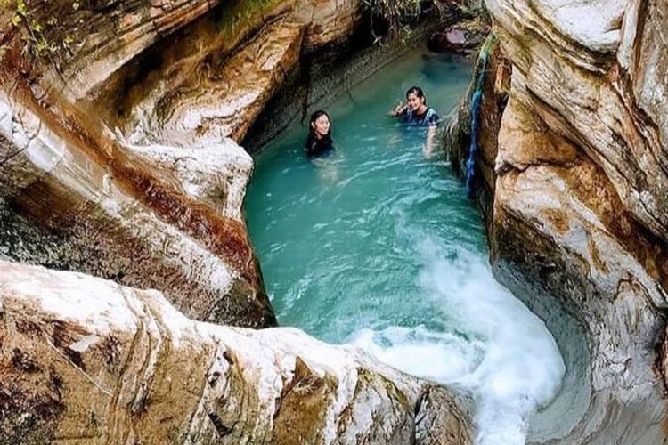 Sentul, trekking, 6 Rekomendasi Trekking di Sentul untuk Pemula hingga Berpengalaman, 1. Curug Leuwi Asih, 2. Curug Cibaliung, 3. Bukit Paniisan , 4. Curug Love, 5. Curug Hordeng, 6. Curug Kembar