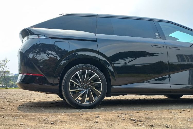 MPV listrik, desain futuristis, Xpeng X9, mobilitas modern, Xpeng X9: MPV Listrik Futuristis dengan Identitas Visual