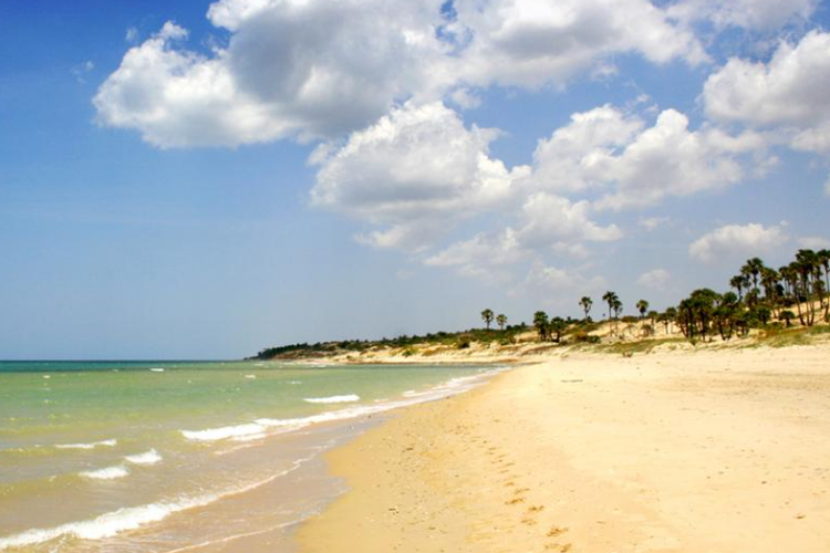 Madura, pantai, 7 Pantai di Madura Ini Punya Hamparan Pasir Putih yang Memukau