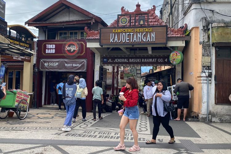 Malang, 6 Tempat Ngabuburit Seru di Malang Saat Ramadhan, 1. Alun-Alun Kota Malang, 2. Masjid Agung Jami Malang, 3. Hutan Kota Malabar, 4. Pasar Takjil Sawojajar, 5. Kayutangan Heritage, 6. Taman Trunojoyo Malang
