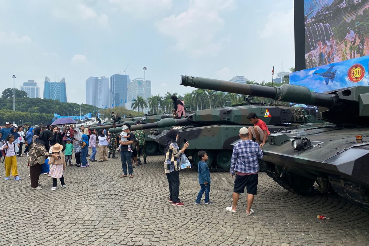 Panglima TNI, HUT Ke-80 TNI, hut ke-80 tni di monas, HUT ke-80 TNI di Monas: Parade Alutsista, Doorprize 200 Motor, Makan dan Sembako Gratis