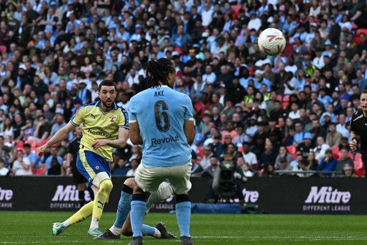 Manchester City, Pep Guardiola, Pep Guardiola Soal Peluang Man City Raih Treble Domestik: Masih Jauh!