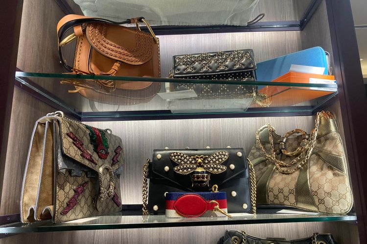 Louis Vuitton, Hermes, Chanel, Dior, Valentino, barang preloved branded, barang preloved, preloved branded, preloved branded jakarta, vicky supit, tempat beli barang preloved, sepatu bekas branded, baju bekas branded, koleksi preloved branded, belanja barang preloved, Ada Tempat Belanja Barang Preloved Branded di Jakarta, Jual Chanel hingga LV