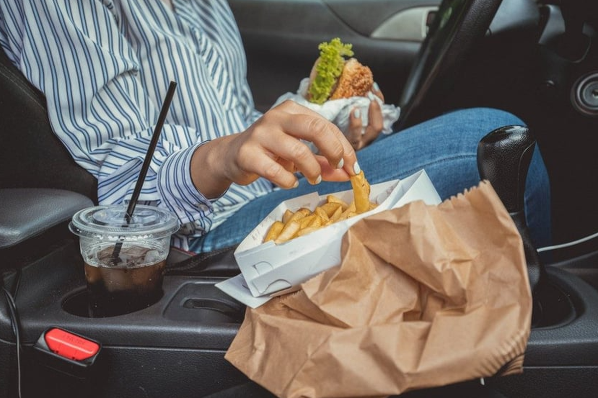 Pengendara Disarankan Tak Langsung Makan Besar Setelah Buka Puasa