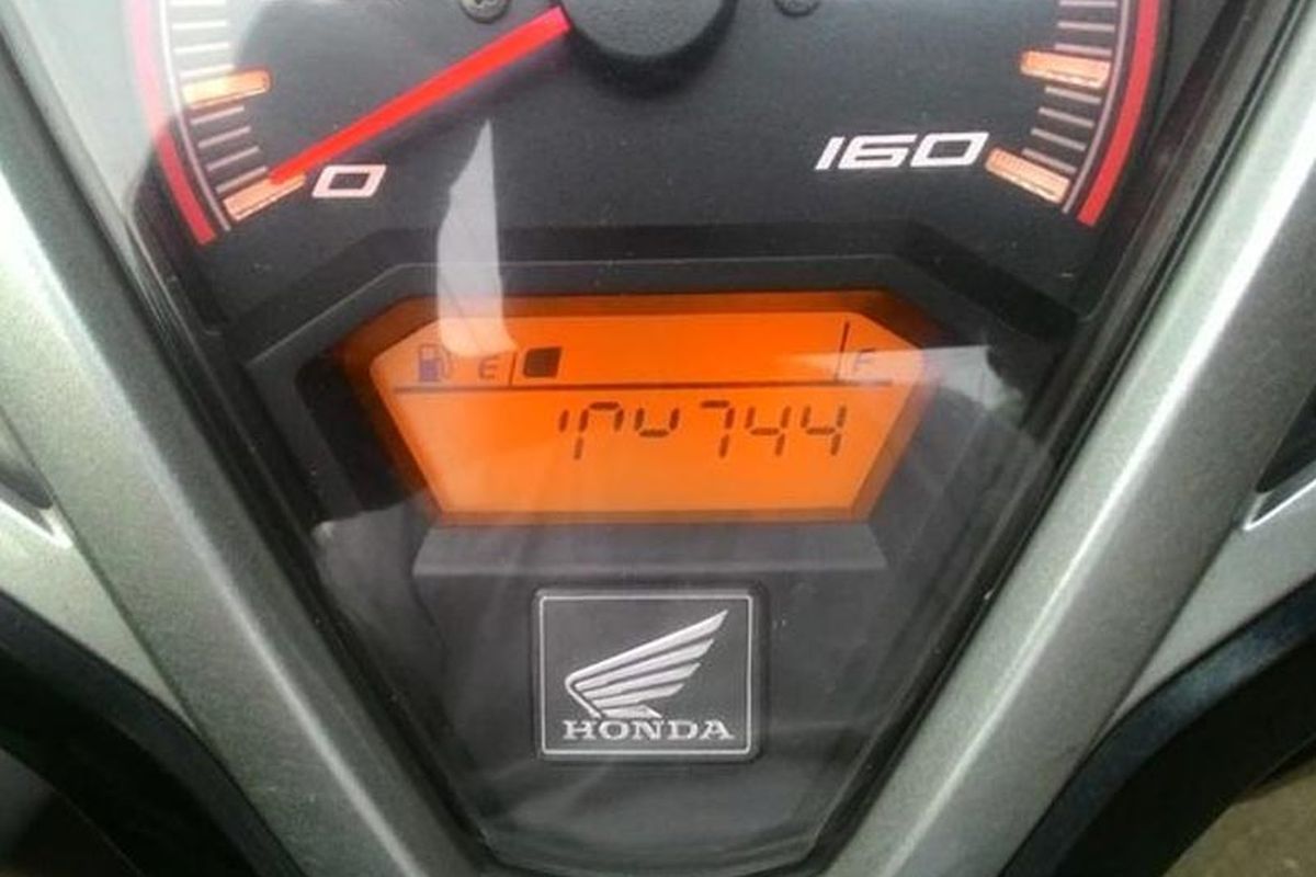 motor, bensin, sepeda motor, indikator BBM di E, bensin hampir habis, Indikator Bensin Sudah E, Masih Ada Sisa Berapa Liter Lagi?