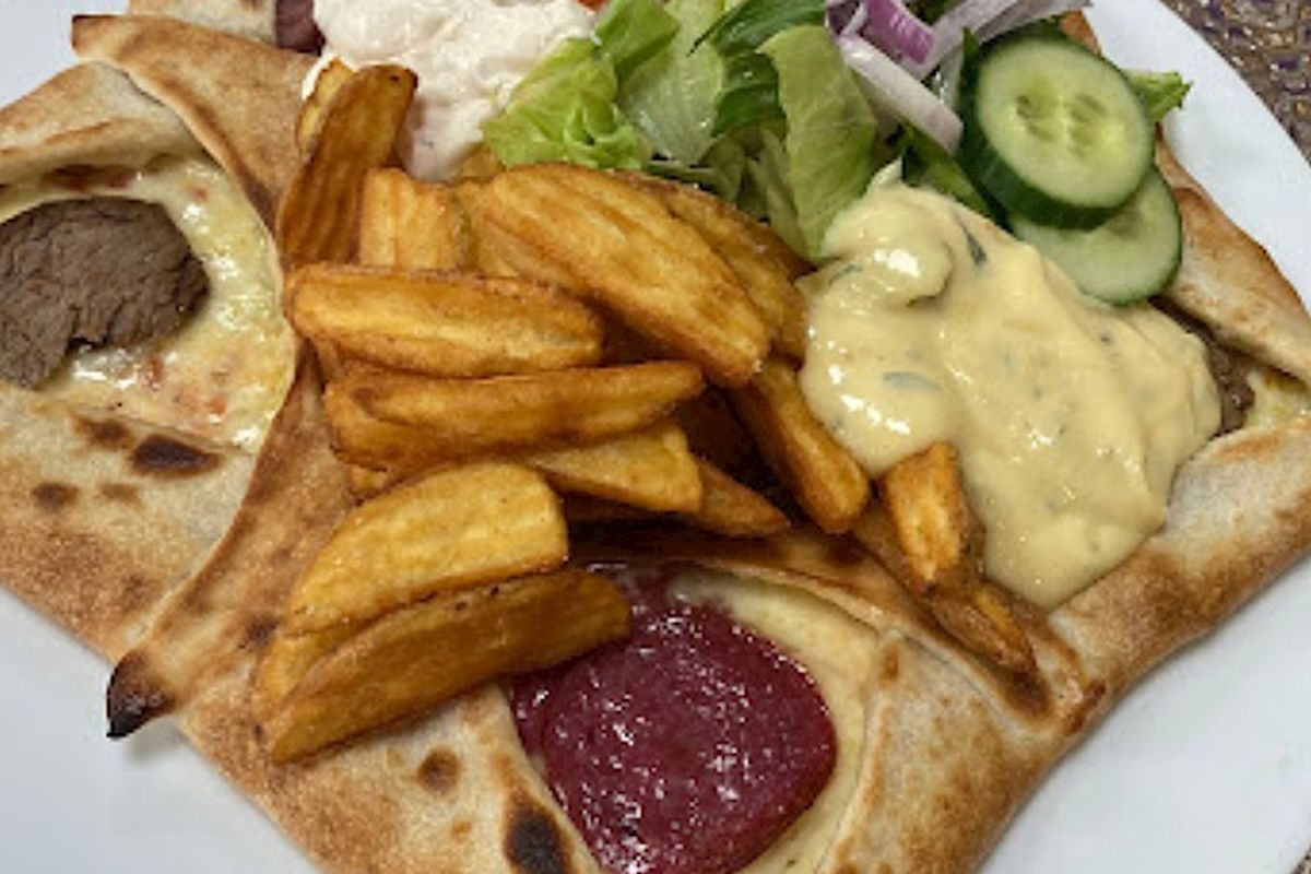 makanan terburuk, 10 Makanan Terburuk Versi TasteAtlas, Indonesia Masuk?, 1. Pizza Vulkanen (Swedia) – Pizza “vulkanik” asal Piteå, 2. Svið (Islandia), 3. Blodpalt (Swedia/Finlandia), 4. Truchas a la Navarra (Spanyol), 5. Bloodpalt (Norrland, Swedia), 6. Kugel Yerushalami (Yerussalem), 8. Milcao (Cile), 9. Hon mhai (Ulat Sutera Goreng, Thailand), 10. Chapalele (Cile)