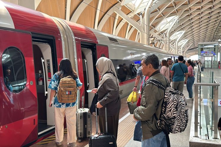 Jumlah penumpang kereta api, 27 Juta Orang Naik Kereta Selama Libur Akhir Tahun 2025, Semakin Banyak?, KAI Commuter layani 20,6 juta penumpang, 4,1 juta penumpang naik kereta api lokal dan jarak jauh, Jumlah penumpang kereta api wisata, Jumlah penumpang kereta bandara 