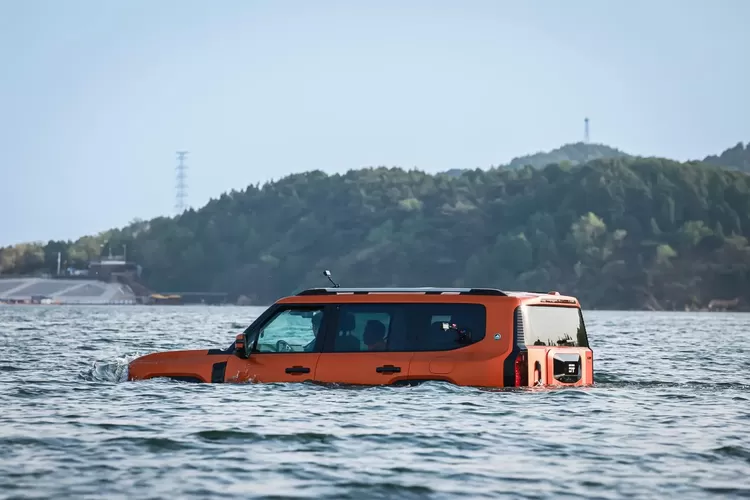 Jetour, Jetour G700, Jetour G700 Tantang BYD YangWang U8, Bisa Mengapung di Air