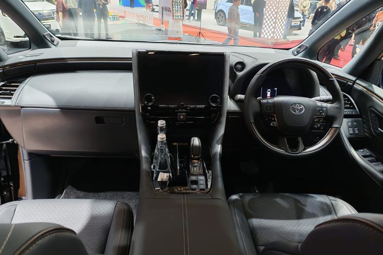 Toyota, Bedah Fitur Alphard XE, Versi Entry Level MPV Sultan Toyota