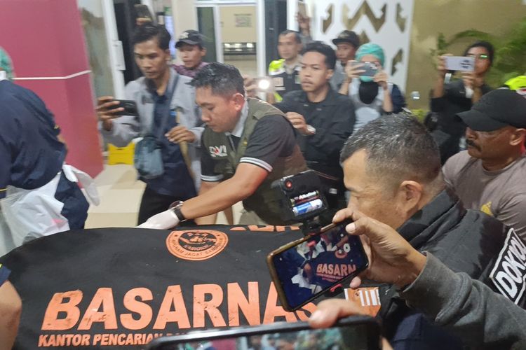 Juliana Marins, pendaki Brasil, pendaki brasil jatuh di gunung rinjani, wisatawan asal brasil jatuh di gunung rinjani, juliana marins jatuh di gunung rinjani, evakuasi wisatawan asal brasil di gunung rinjani, Tragedi Wisatawan Brasil di Gunung Rinjani: Kendala Evakuasi dan Kritikan Netizen