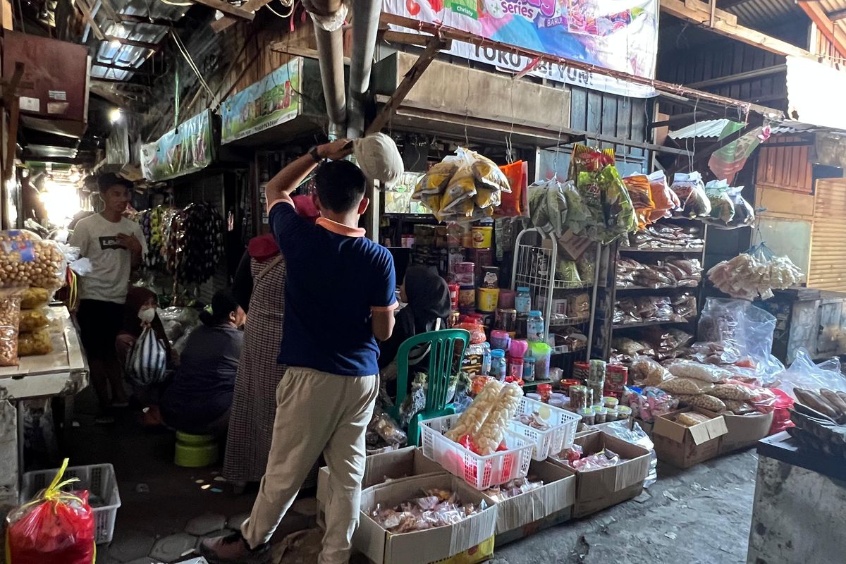 Pasuruan, Kronologi Pencurian di Pasar Pandaan, Pasuruan, Uang Rp 15 Juta Toko Snack Raib Digondol