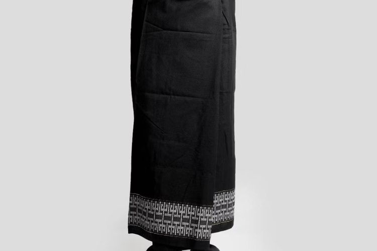sarung batik, rekomendasi sarung batik pria, rekomendasi sarung, sarung pria modern, sarung pria keren, 5 Rekomendasi Sarung Pria Modern, Harga Mulai Rp 55.000, 1. Sarung batik Bin Sodiq, 2. Sarung tenun Prodigo, 3. Sarung polos Sapphire, 4. Sarung motif instan Alif Modern Wear, 5. Sarung motif Tazbiya