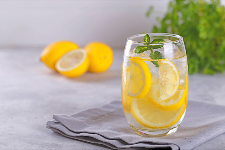 Asam lambung, asam lambung, minuman herbal untuk asam lambung, racikan herbal asam lambung, minuman asam lambung, Asam Lambung, jahe untuk asam lambung, 6 Racikan Minuman Herbal untuk Asam Lambung, Salah Satunya Jahe!, Wedang jahe sederhana, Air rebusan kunyit, Jus kurma, Air lemon hangat, Teh daun jambu biji, Ramuan temulawak dan jahe 