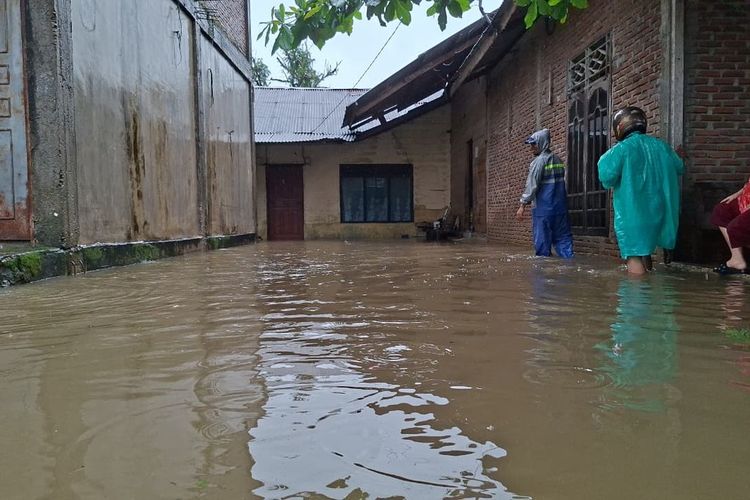 BPBD Aceh Timur, bencana Hidrometeorologi, banjir aceh utara meluas, banjir Aceh Timur, BPBD Aceh Utara, Banjir Meluas di Aceh Timur dan Utara: Warga Bertahan di Atap Rumah, Ribuan Lainnya Mengungsi