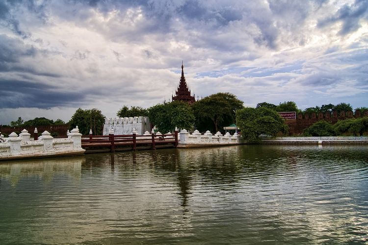 gempa myanmar, gempa Myanmar hari ini, gempa myanmar 2025, istana mandalay, gempa myanmar istana mandalay, istana mandalay rusak akibat gempa myanmar, Gempa Myanmar M 7,7, Istana Mandalay Rusak Berat