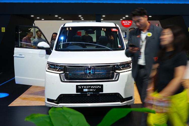 Honda Prospect Motor, Honda Step WGN, honda step wgn hybrid, step wgn hev, Menjajal Honda Step WGN e:HEV: Nyaman untuk Pria, Ramah buat Perempuan