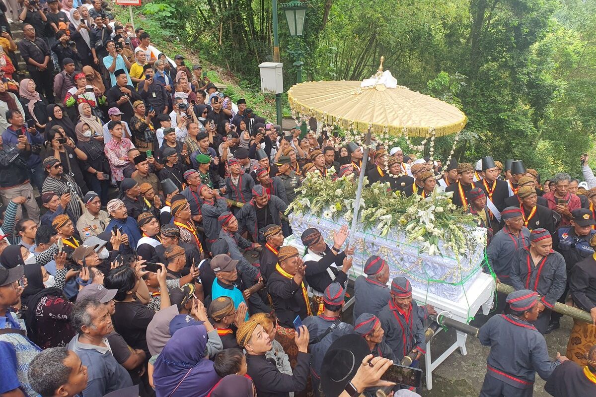 Wisata Ziarah, Imogiri, Bantul, imogiri, Wisata ziarah, imogiri bantul, wisata ziarah imogiri, wisata ziarah yogyakarta, wisata ziarah di yogyakarta, tata cara ziarah di imogiri, tata cara ziarah ke makam imogiri, Tata Cara Ziarah ke Makam Raja-Raja Mataram Imogiri: Aturan, Sejarah, dan Rute Lengkap, Sejarah Makam Imogiri, Masjid, Gapura, dan Kelir Berusia Ratusan Tahun, Tata Cara Ziarah di Imogiri:,Wajib Memakai Pakaian Adat, Jumlah Anak Tangga dan Stamina Pengunjung, Akses Menuju Makam Imogiri, Fasilitas Pendukung