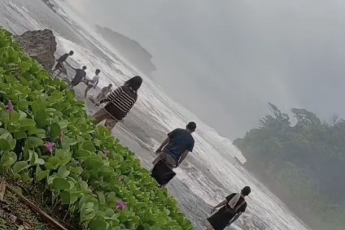 pantai Madasari, Kronologi Wisatawan Tewas Setelah Digulung Ombak di Pantai Madasari Pangandaran