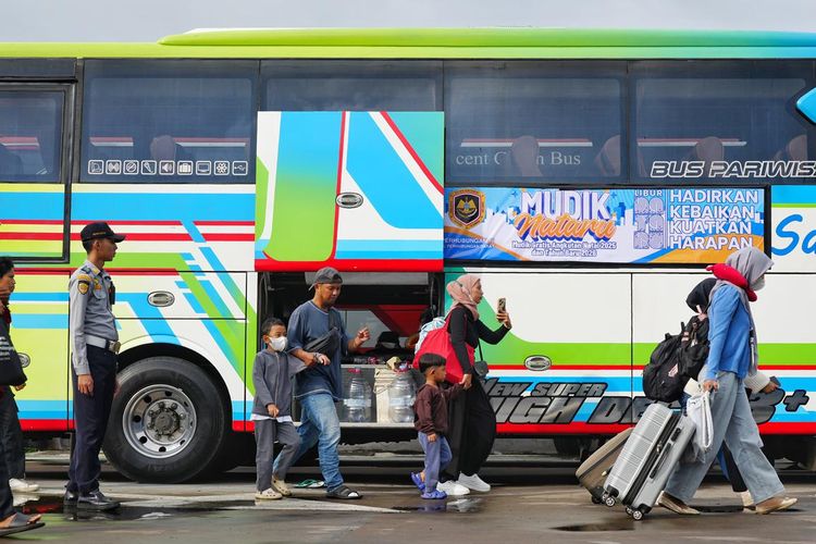 Lebaran 2026, mudik gratis Lebaran 2026, program mudik gratis Lebaran 2026, 5 Program Mudiik Gratis Lebaran 2026, Ini Syarat dan Cara Daftarnya, 1. Mudik Bareng Indomaret 2026, 2. Mudik Asyik Alfamart 2026, 3. Serunya Mudik Alfamidi 2026, 4. Mudik Bareng Indogrosir 2026, 5. Mudik Berkah Bersama Nanobank Syariah 2026