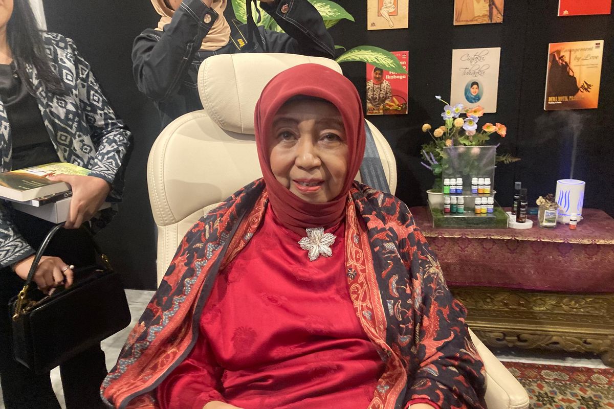 perempuan Indonesia, Dewi Motik, Nurhayati Subakat, makna kemerdekaan, ParagonCorp, dewi motik pramono, batik irwan tirta, Nurhayati Subakat dan Dewi Motik Ajak Perempuan Indonesia Maknai Kemerdekaan