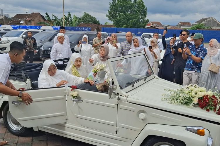 Megawati Hangestri, Dio Novandra, Megawati Hangestri menikah, gaya megawati hangestri saat akad, megawati hangestri terbaru, megawati hangesti menikah, pernikahan megawati hangesti, Gaya Megawati Hangestri dan Dio Novandra Saat Akad Nikah, Serba Putih