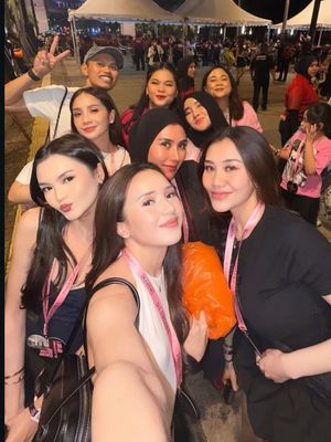 Ayu Ting Ting, Nagita Slavina, Syifa Hadju, BLACKPINK, Aaliyah Massaid, konser Blackpink, Enzy Storia, konser blackpink jakarta, konser blackpink 2025, Gaya 13 Seleb Menonton Konser BLACKPINK di Jakarta, Aurel Pakai Baju Arsy, 1. Syahnaz Sadiqah, 2. Aaliyah Massaid, 3. Nagita Slavina, 4. Kiky Saputri, 5. Enzy Storia, 6. Ayu Ting Ting, 7. Melody Laksani, 7. Hesti Purwadinata, 8. Aurel Hermansyah &amp; Arsy Hermansyah, 9. Kesha Ratuliu, 10. Syifa Hadju, 11. Ashanty, 12. Anang Hermansyah, 13. Beby Tsabina