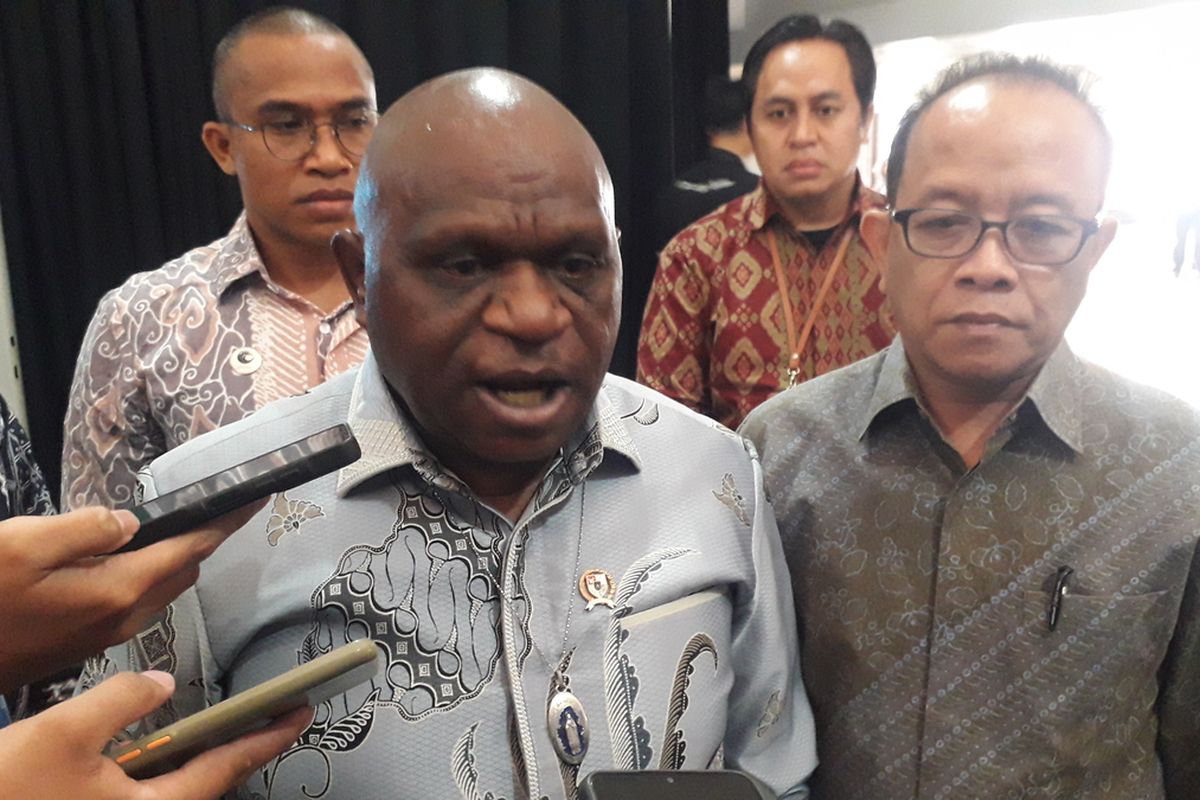 Menteri HAM Natalius Pigai, soeharto pahlawan, gelar pahlawan soeharto, soeharto jadi pahlawan, Soeharto Jadi Pahlawan, Apa Kata Menteri HAM Natalius Pigai ?