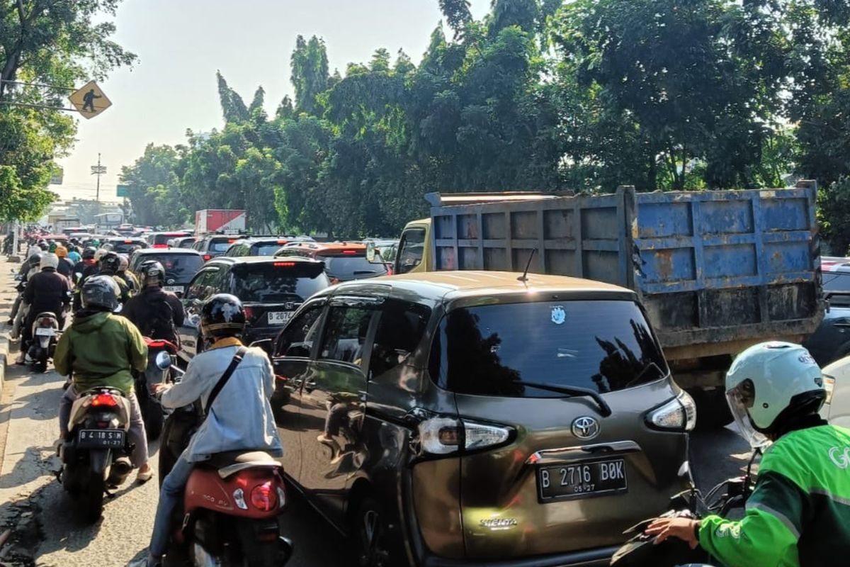 rekayasa lalu lintas, jalur alternatif, Imbas Proyek Flyover, Arus Lalu Lintas di Jalan Latumenten Dialihkan