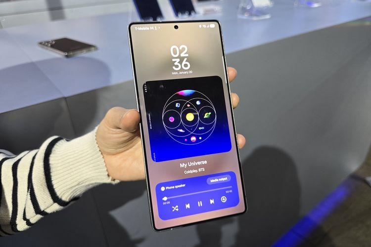 Samsung, Galaxy S24, One UI 7, OneUI 7, Samsung S24, Fitur baru, Galaxy AI, fitur baru, Gemini Live, one UI 7, update OneUI 7 versi stabil, Samsung Galaxy S24 di Indonesia Akhirnya Kebagian One UI 7 Android 15, Now bar di layar kunci, Ikon baru, Drawer aplikasi vertikal, Tampilan aplikasi kamera dirombak, Pengaturan baterai baru, Lebih banyak widget yang bisa dikustomisasi, Gemini Live, Audio Eraser