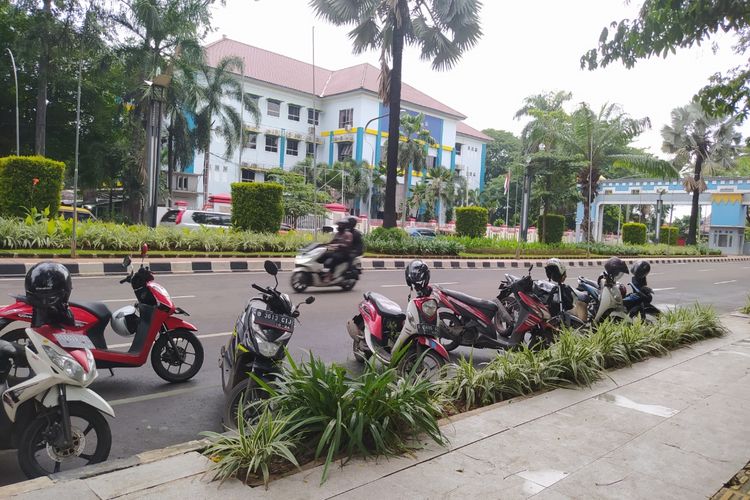 hilang, parkiran, tanggungjawab, Helm, Helm Hilang di Parkiran, Siapa yang Tanggung Jawab?