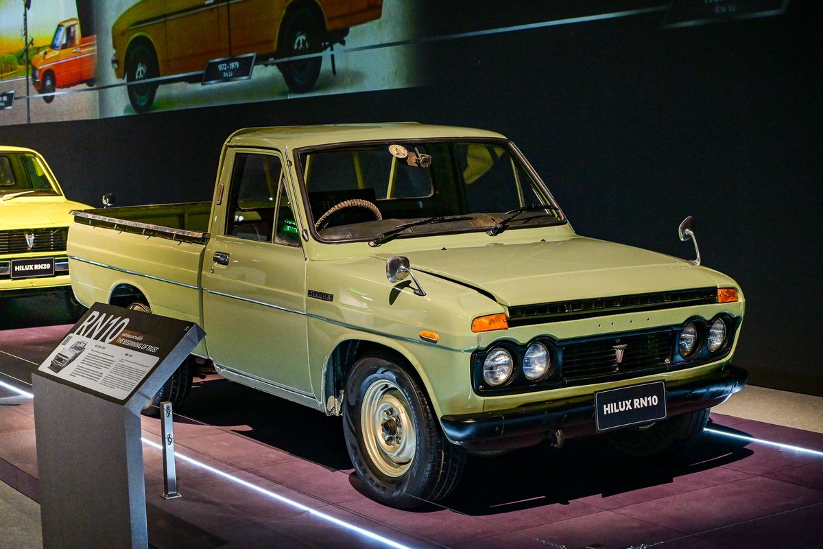 Hilux, Toyota, pikap, Pikap Kabin Ganda, evolusi toyota hilux, Setengah Abad Evolusi Toyota Hilux