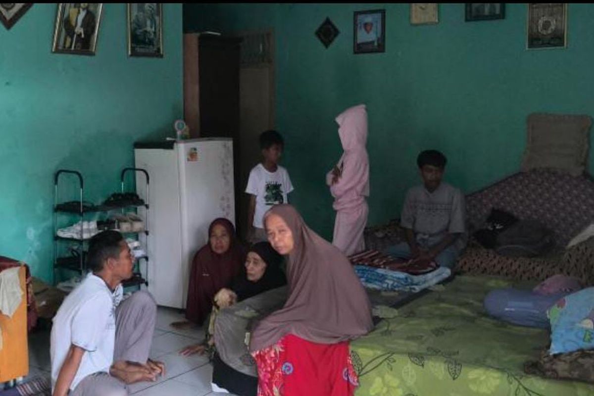 demo, polisi keroyok demonstran, korban demo, Ojol dikeroyok polisi, ojol tewas dilindas mobil brimob, Moh Umar, Ojol Korban Pengeroyokan Polisi Saat Demo Masih Dirawat di RS Pelni, Umar Amirudin Jadi Korban Pengeroyokan Polisi, Profil Singkat Affan, Ojol yang Tewas, 7 Anggota Brimob Diamankan, Kapolri Minta Maaf dan Tegaskan Proses Hukum