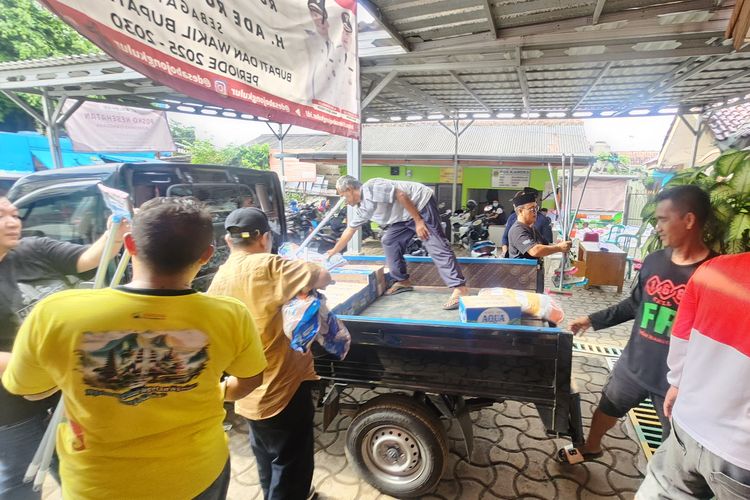 banjir Bekasi, komunitas otomotif, komunitas pengguna Fortuner, Komunitas ID42NER Salurkan Bantuan untuk Korban Banjir Bekasi